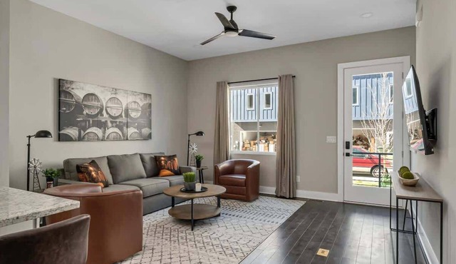 Two Luxury Homes Side-by-Side Sleeps 24 in Nashville