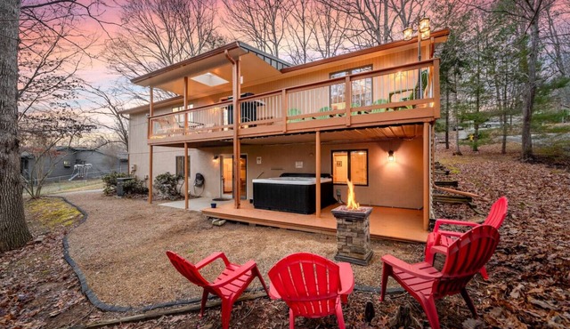 Ultimate Asheville Getaway, Hot Tub and Gas Grill!