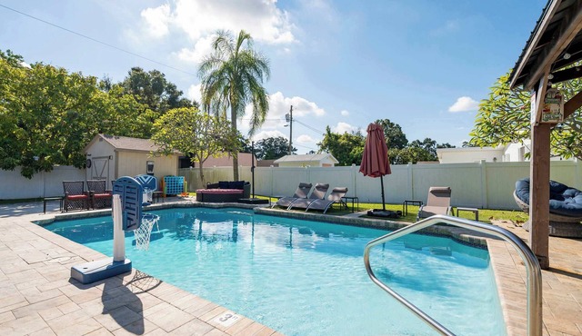 Ultimate Family Retreat w/Pool, Theater & Games