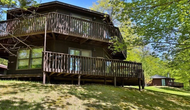 Unique Octagon Treehouse w/Private Jacuzzi