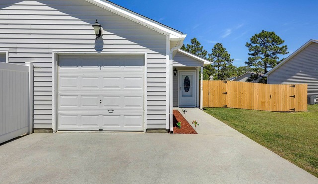 Updated Hubert Vacation Rental 5 Mi to Beaches! in Hubert