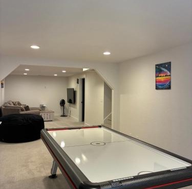 Updated Spacious Home & Hot Tub in Spokane Valley