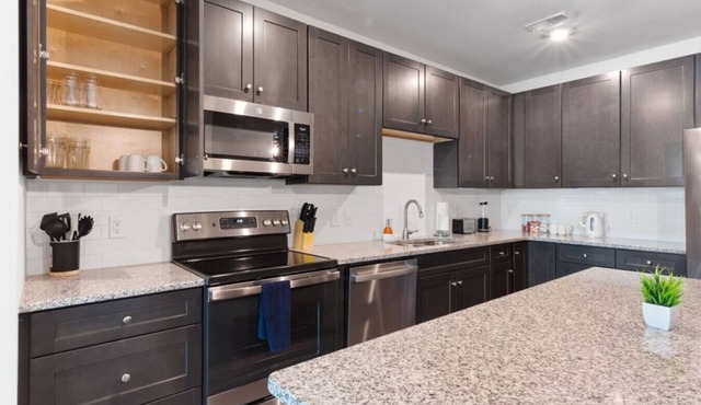 Upscale King 3 Bed Suite—in North Raleigh!