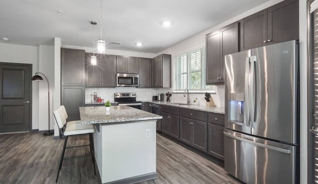 Upscale King 5 Bed Suite—in North Raleigh!