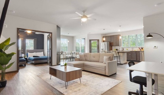 Upscale King 5 Bed Suite—in North Raleigh!
