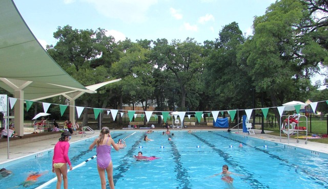 Uptown Downtown Office, Fenced Yard, Pools, Walk to Parks, Near Major Employers in Austin