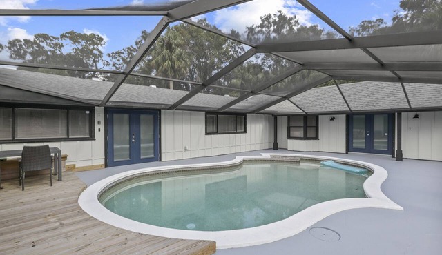Vero Beach Paradise Unit 2 - 2 BR Pool Home Close to Airport, Downtown & Beaches