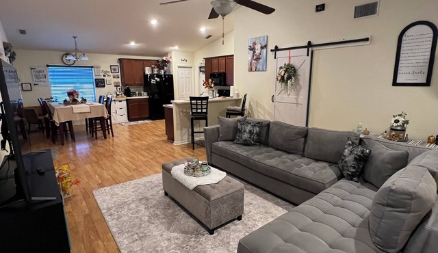 Vibrant 3-Bedroom Escape in Lovely Winter Haven Featuring Refreshing A/C