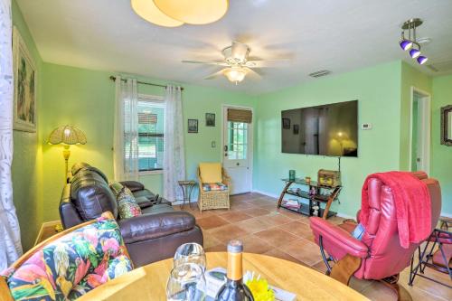 Vibrant Rockledge Home ~ 2 Mi to Cocoa Village! in Rockledge