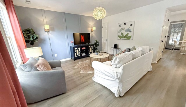 Vibrant Villa Green - 2 King Beds Pets Park Nearby