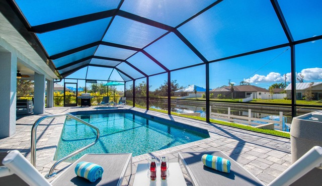 VILLA APOLLO – HEATED POOL & SPA | WATER VIEW | BOAT RENTAL + TOURS VOUCHER INCL.