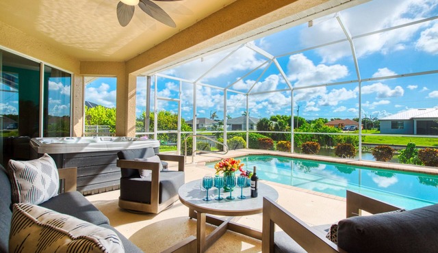VILLA PARADISE RETREAT – HEATED POOL & SPA | CANAL VIEW | BOAT RENTAL + TOURS VOUCHER INCL.