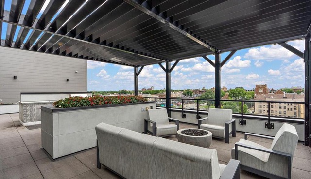 W603 Luxury 2 Bedroom Top Floor Condo In DT Minneapolis, Minutes From Minneapolis Convention Center & US Bank Arena in Minneapolis