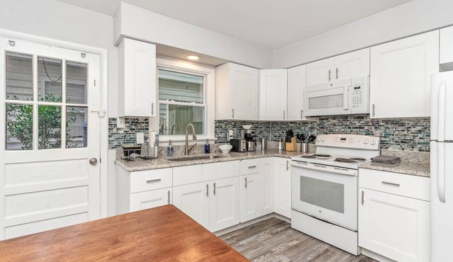 Wake Forest Bungalow - Suite B in Virginia Beach