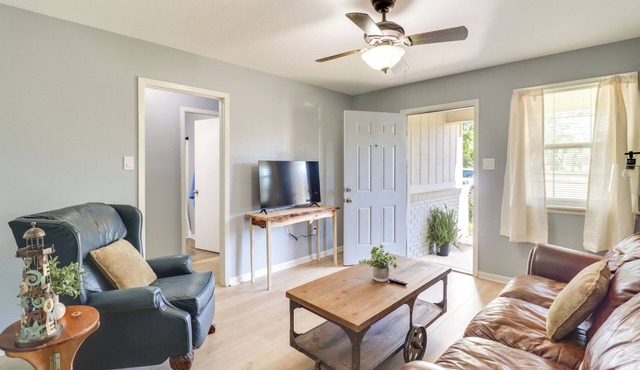 Walk to Eats & Entertainment: Home in Brookhaven