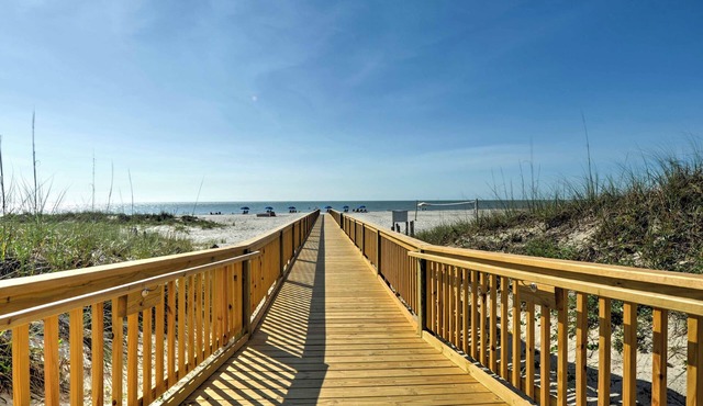 Walk to Folly Field Beach: Condo in Hilton Head!