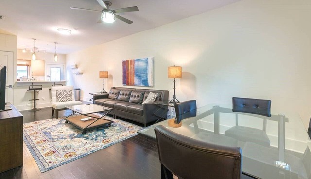 Walk To Park Ave, Heated Pool, Hot Tub, Grill Station, Modern and Comfortable!