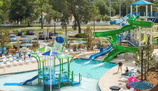 Walk to the Ocean - 1BR Suite near Market Common with Kitchen, Lazy River & Gym
