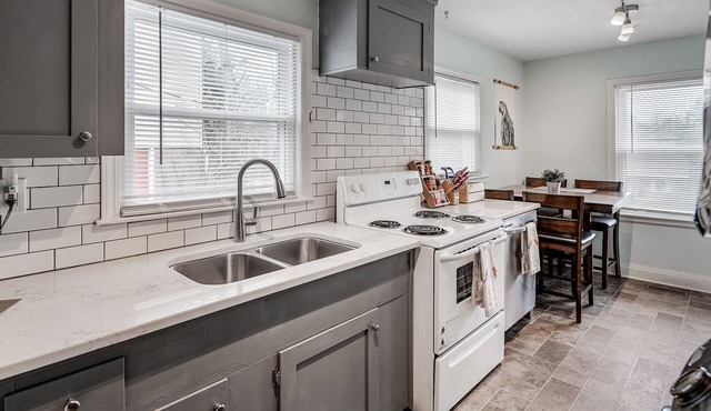 ★Walkable 2BR Plaza Midwood Bungalow★ Free Parking