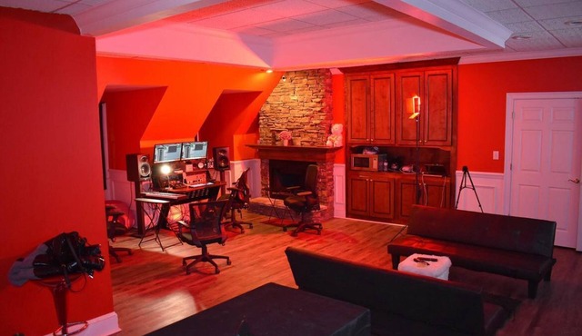 Warm & Cozy Private Studio Creative Loft Suite + Recording Studio in Marietta