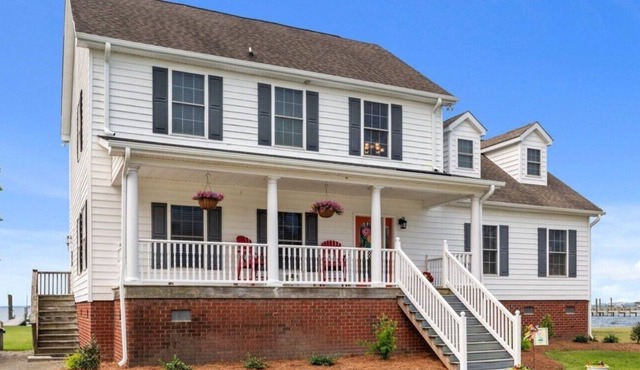 Water's Edge is a fisherman/boater's waterfront oasis, 1.4 acres of pure delight