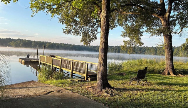 Wateree Lake,2 bedroom, 2 bath house, Fairfield side, dock, boat ramp, rustic.