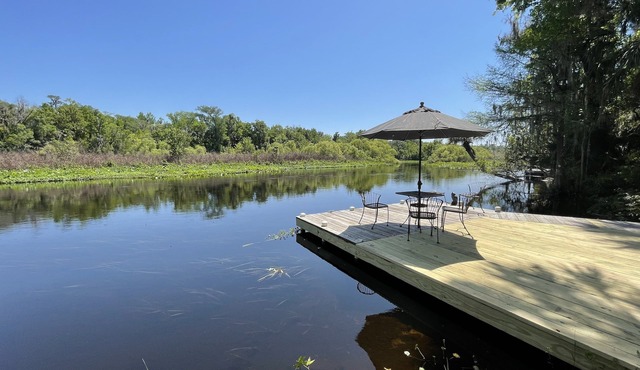 Waterfront 3 Bedroom Cottage with Dock and Kayaks Close to Mount Dora & Sanford in Sorrento