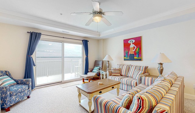 Waterfront condo with shared pool, gym & game room, close to everything