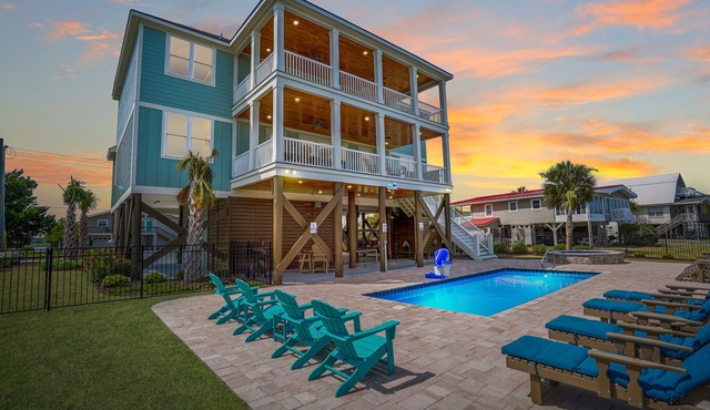 Waterfront Creek Front Home w/Pool & Private Dock for 20 Guests