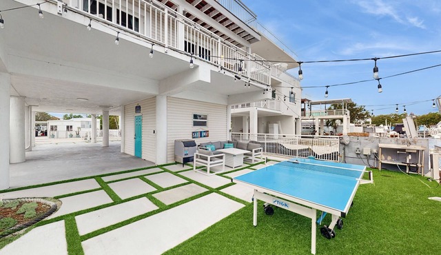 Waterfront home w/easy open-water access, bikes, ping pong & paddle boards in Key Largo