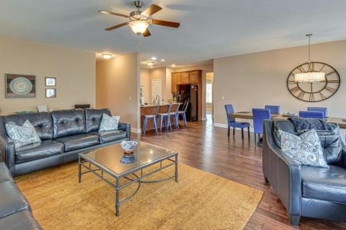 Waterfront Lake Hartwell Retreat w/Indoor Hot Tub