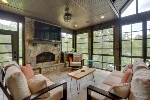 Waterfront Lake Keowee Home w/Hot Tub & Views!