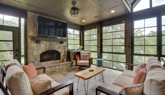 Waterfront Lake Keowee Home w/Hot Tub & Views!