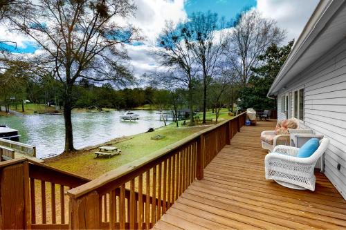 Waterfront Lake Murray Home w/Dock: Dogs Welcome!