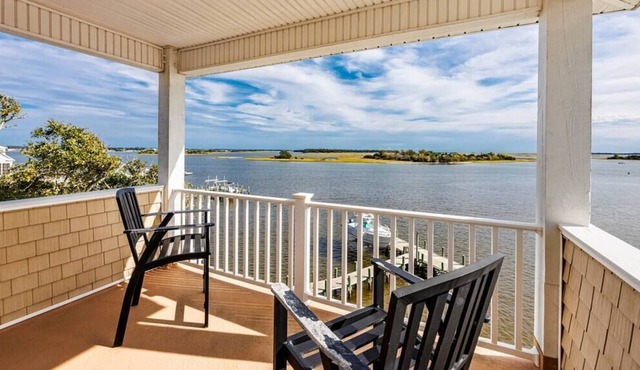 Waterfront Luxury that Sleeps 12 with Great Views