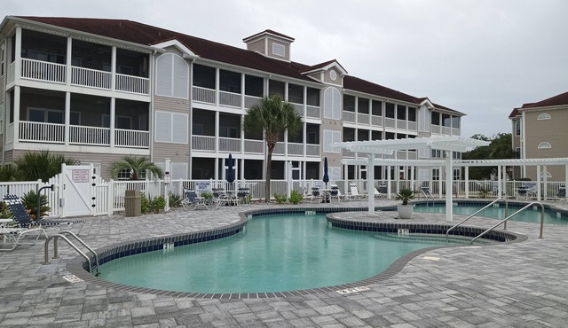 Waterfront Luxury Condo – Sleeps 6