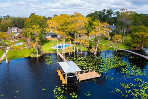 Waterfront Paradise Dock Pool Boathouse in Jacksonville