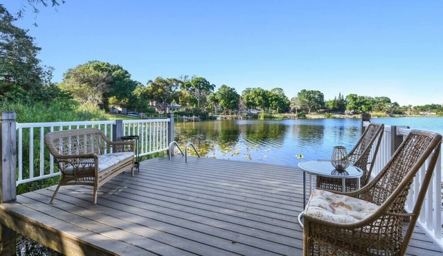 Waterfront Pet Friendly Guest Suite with Lake Access