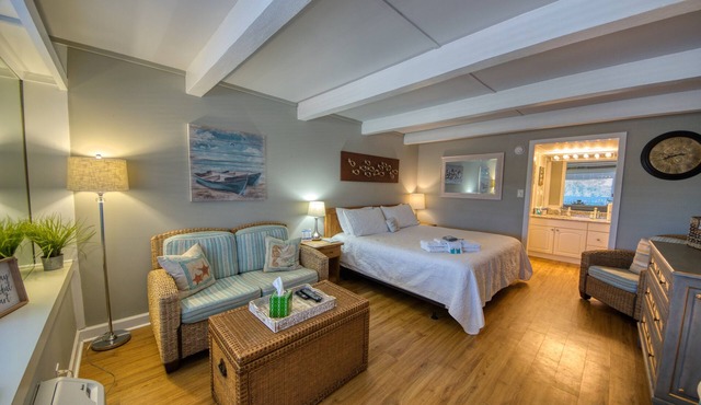 Waterway View Studio 2 w/Pool near Wrightsville Beach
