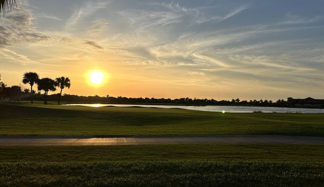 Welcome to DayBreak🌴Resort Living - Golf⛳Tennis🎾 Pools, Fitness and More!