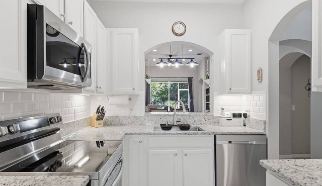 Welcome to your South Naples getaway!