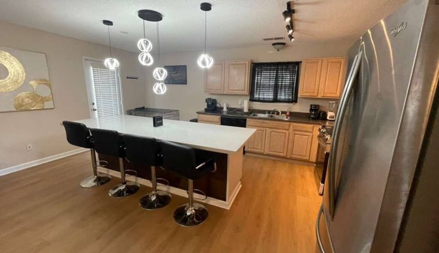 Well-Appointed 6-BR House in Tranquil Olive Branch w/Stylish Modern Furniture in Olive Branch