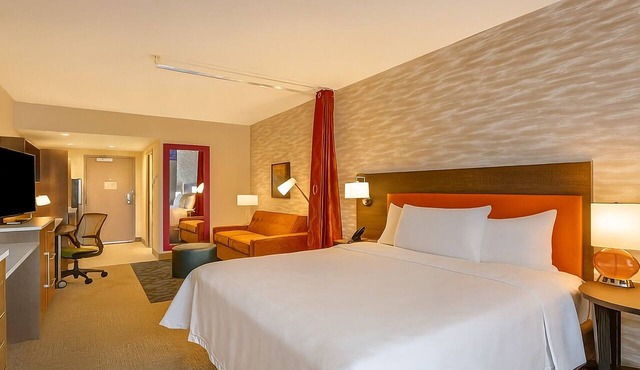 Where Comfort Meets Luxury! Swimming Pool, Kitchenette, Pets Allowed!