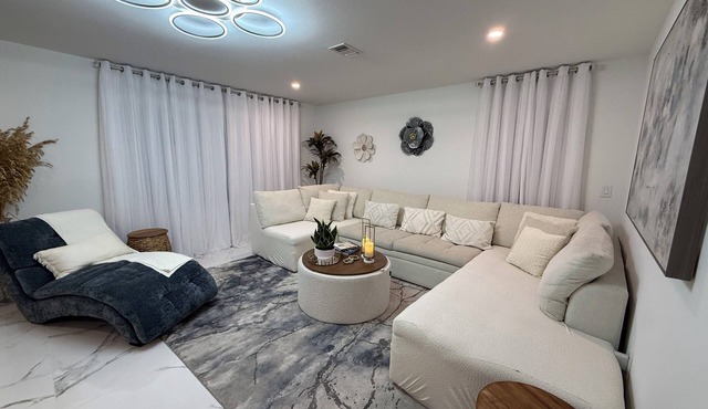 White Pearl - Modern 3BR canal home , in Warm Mineral Springs, near beaches