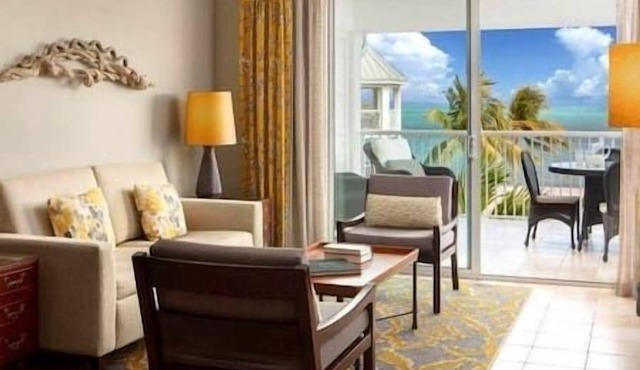 Windward Point Beachfront Resort, Hot Tub, Pool in Key West