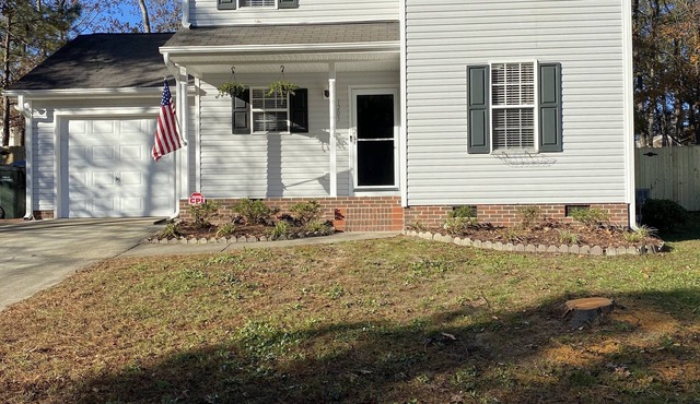 Wonderful Home 5 min. from Shopping and Dining.
