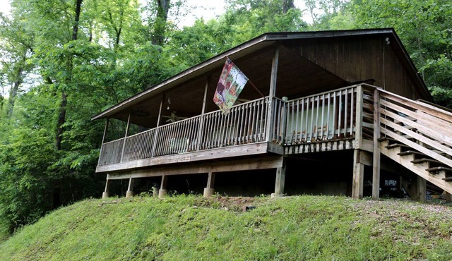 Wonderful Log Cabin with a Hot Tub near the Nantahala River in North Carolina