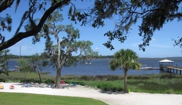 WOW - $225/nt! Salt Crest Waterfront Cottage w/Dock - Sleeps 8