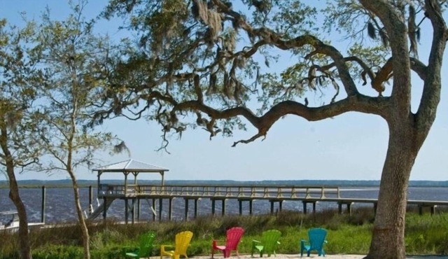 WOW - $225/nt! Salt Crest Waterfront Cottage w/Dock - Sleeps 8