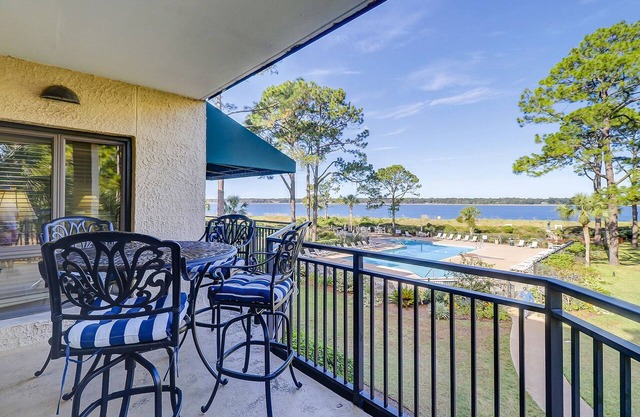1855 Beachside Tennis - Gorgeous Views of Calibogue Sound!